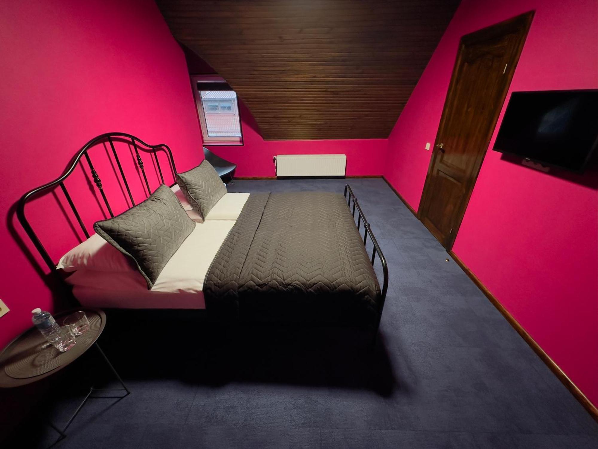 Broken Bed Hootel 카우나스 외부 사진
