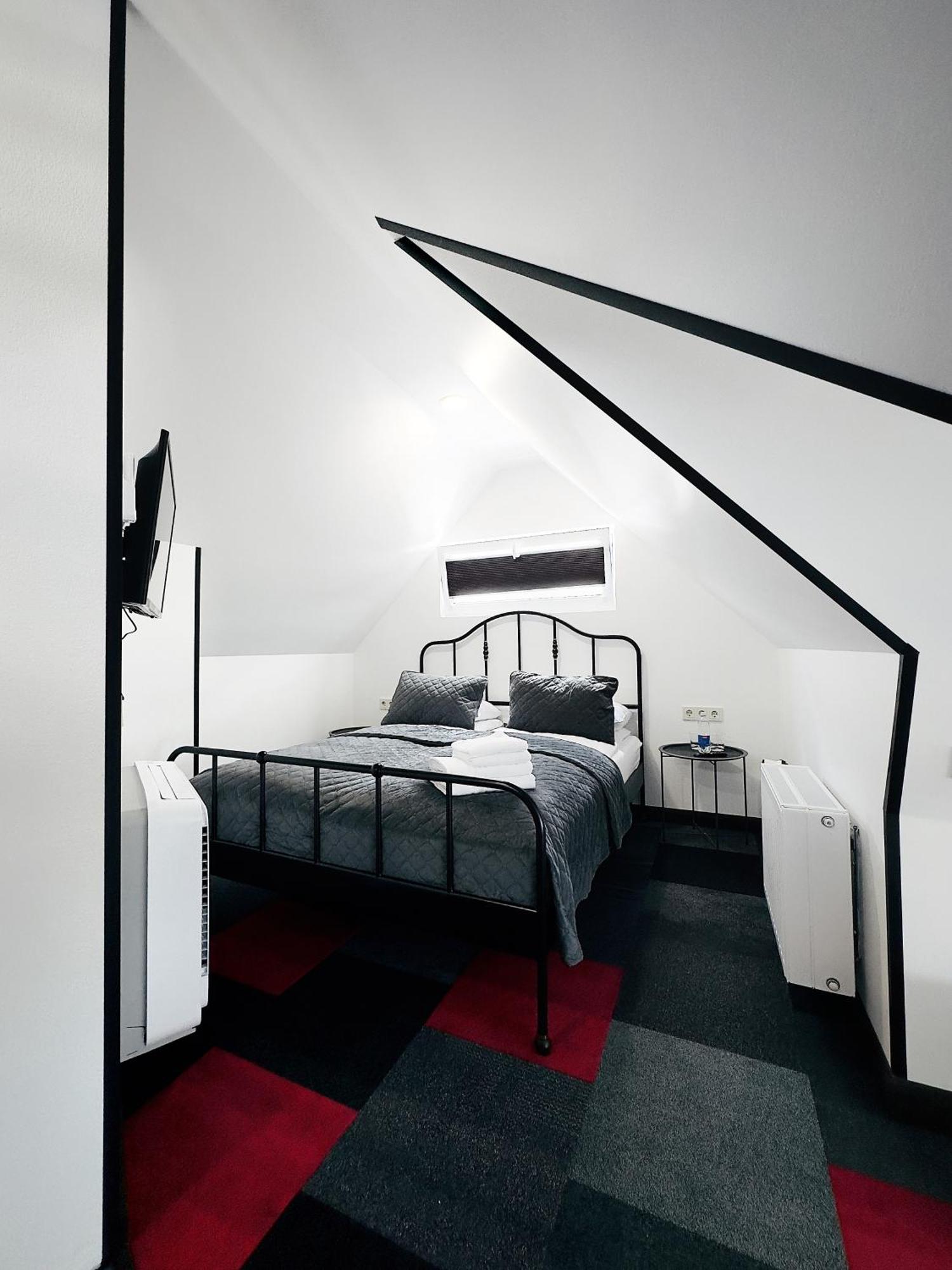 Broken Bed Hootel 카우나스 외부 사진